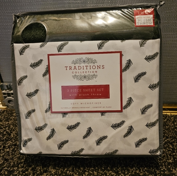 Traditions collection 3 piece sheet set with plush throw - Picture 4 of 7